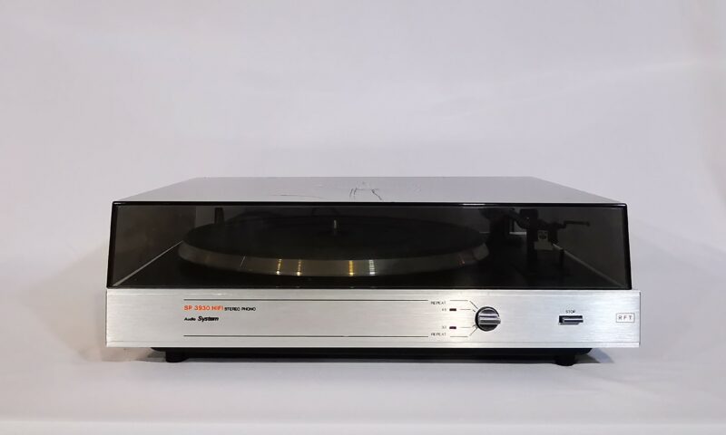 RFT Schallplattenspieler<br>SP 3930 silber/ beige